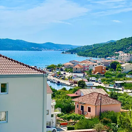 Apartment Plaza Seget Vranjica